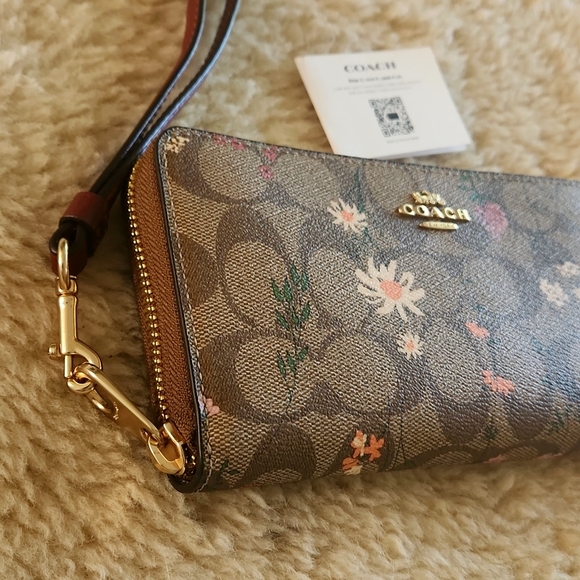 NWOT Coach Signature Wildflower Long Zippered Wallet/Wristlet 🤎🩷🌸🎁 - Picture 15 of 16